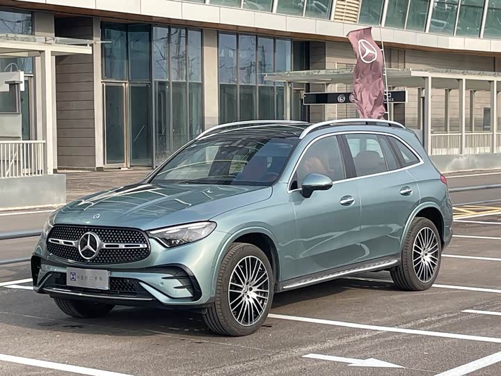 Mercedes-Benz GLC 300 L 4MATIC Luxury 5-Seater