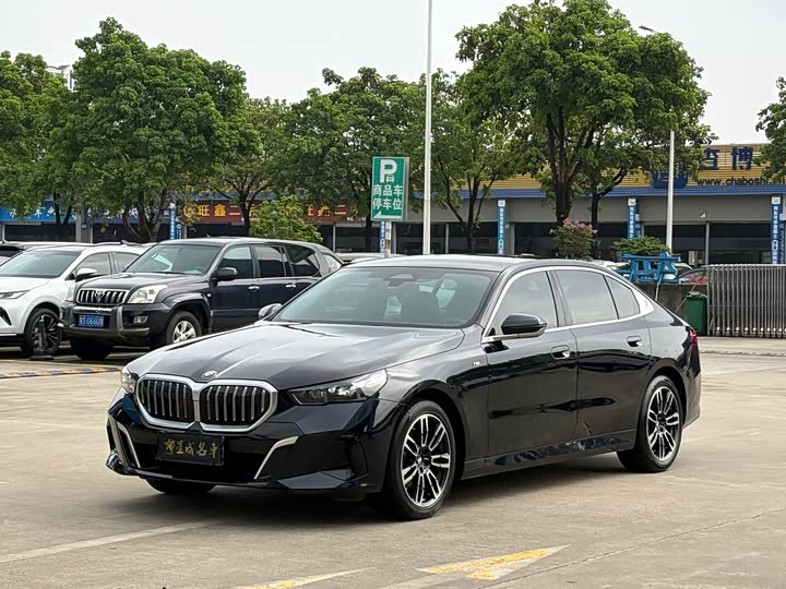 BMW 5 Series 2024 525Li M Sports Package
