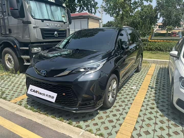 SIENNA 2023 2.5L Hybrid Comfort Edition