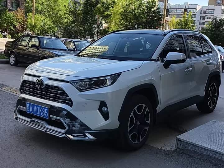 RAV4 Rongfang 2021 2.0L CVT four-wheel drive premium version