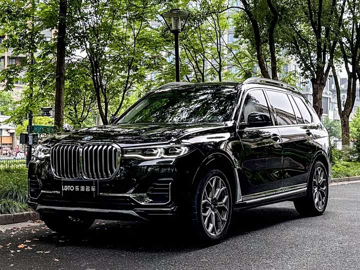 BMW X7 2022 xDrive40i Leading Luxury Package