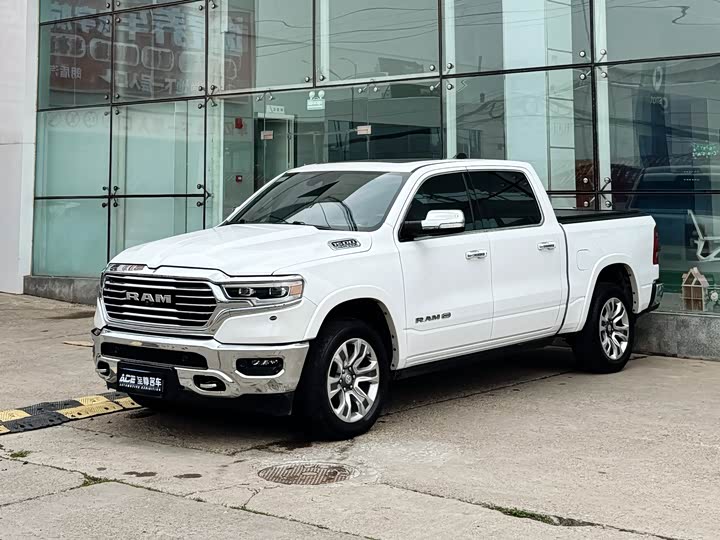 RAM Trucks 2022 5.7L US version