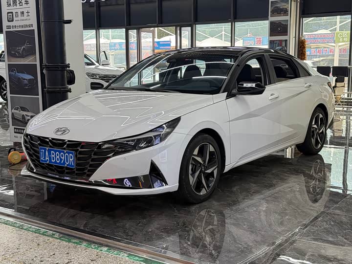 Elantra 2022 1.5L CVT LUX Premium Edition
