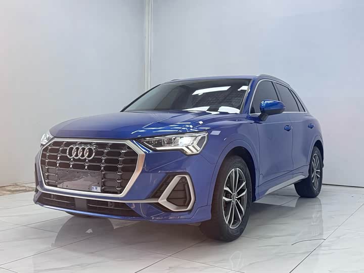 Audi Q3 2022 35 TFSI aggressive and dynamic