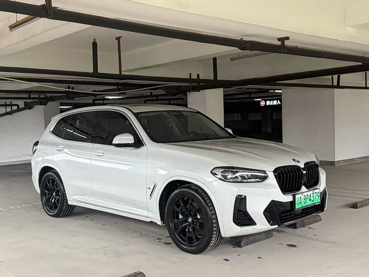 BMW iX3 2024 leading model
