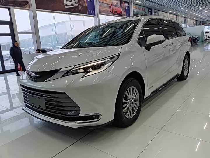 SIENNA 2023 2.5L Hybrid Premium Edition