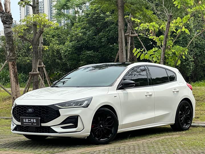 Focus 2022 Hatchback EcoBoost 180 Automatic ST Line