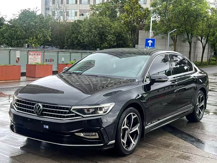 Magotan 2023 2 Million Edition 330TSI DSG Leading Model