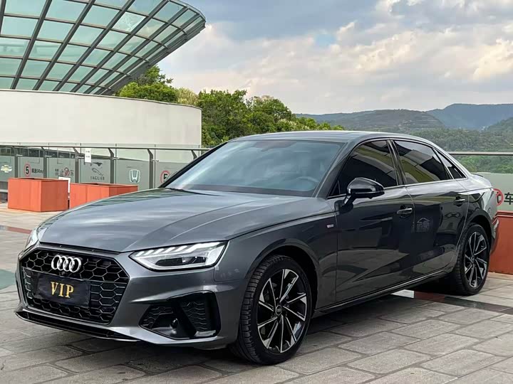 Audi A4L 2023 40 TFSI Luxury Dynamic