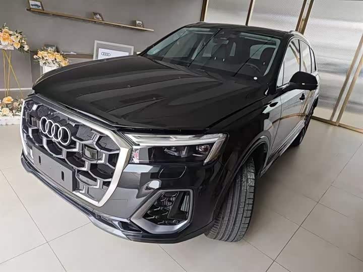 Audi Q7 2024 55 TFSI quattro S line sports