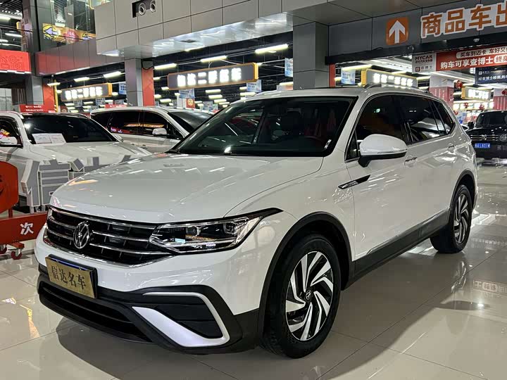 Tiguan L 2023 330TSI automatic two-wheel drive smart version