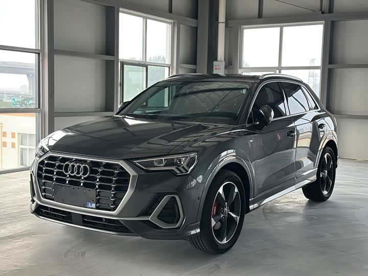Audi Q3 2022 35 TFSI Fashionable and Dynamic