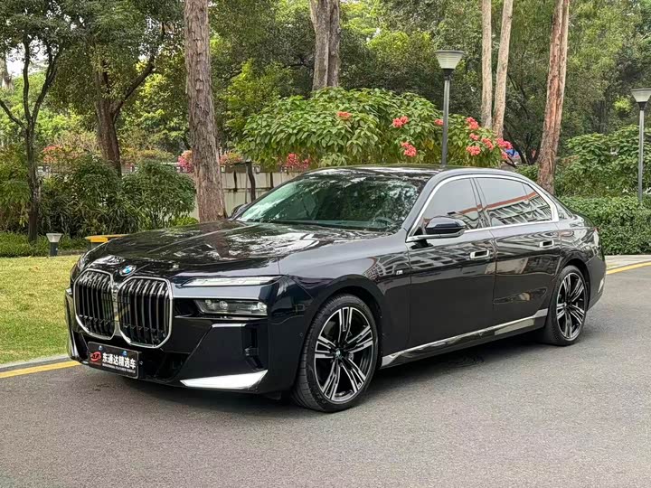 BMW 7 Series 2023 740Li M Sport Package