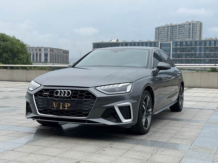 Audi A4L 2022 40 TFSI luxury and dynamic model