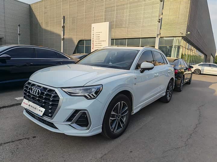 Audi Q3 2023 35 TFSI aggressive and dynamic model (1.4T)