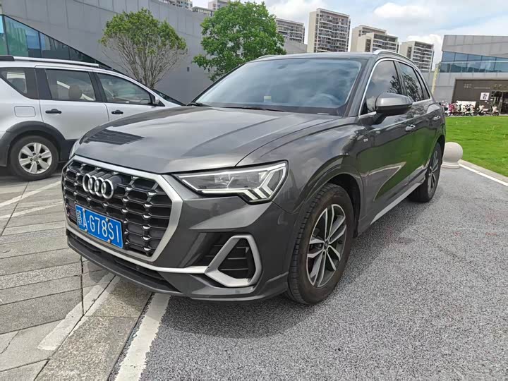 Audi Q3 2021 35 TFSI aggressive and dynamic