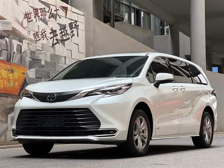 SIENNA 2024 2.5L Hybrid Comfort Edition