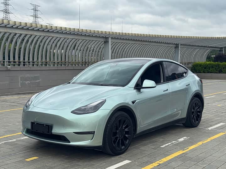 Model Y 2022 long-range all-wheel drive version