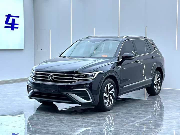 Tiguan L 2022 330TSI automatic two-wheel drive smart version