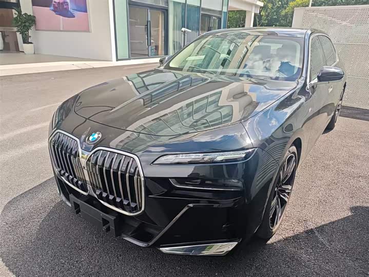 BMW 7 Series 2023 740Li M Sport Package