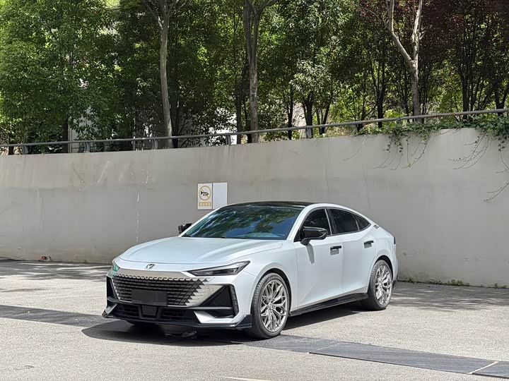 Changan UNI-V 2023 1.5T sports version