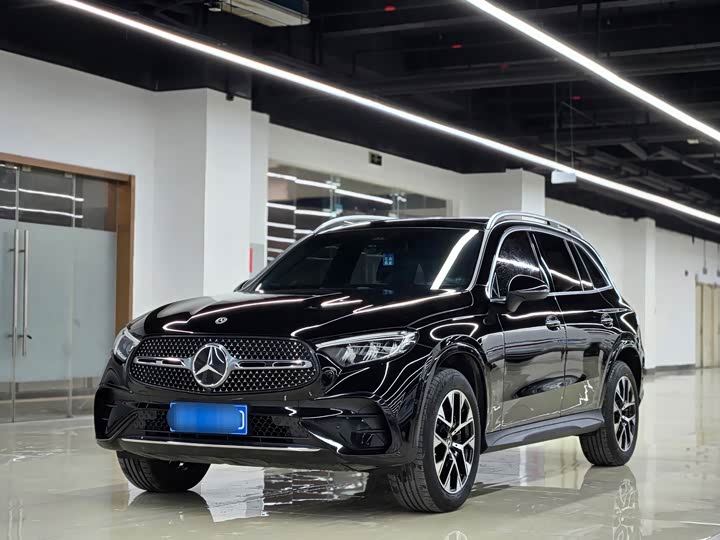 Mercedes-Benz GLC 2023 GLC 260 L 4MATIC luxury model 5 seats