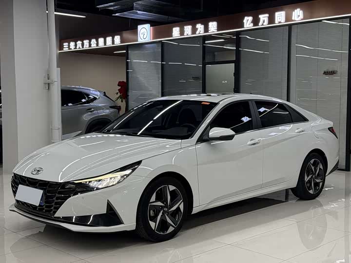 Elantra 2022 1.5L CVT LUX Premium Edition