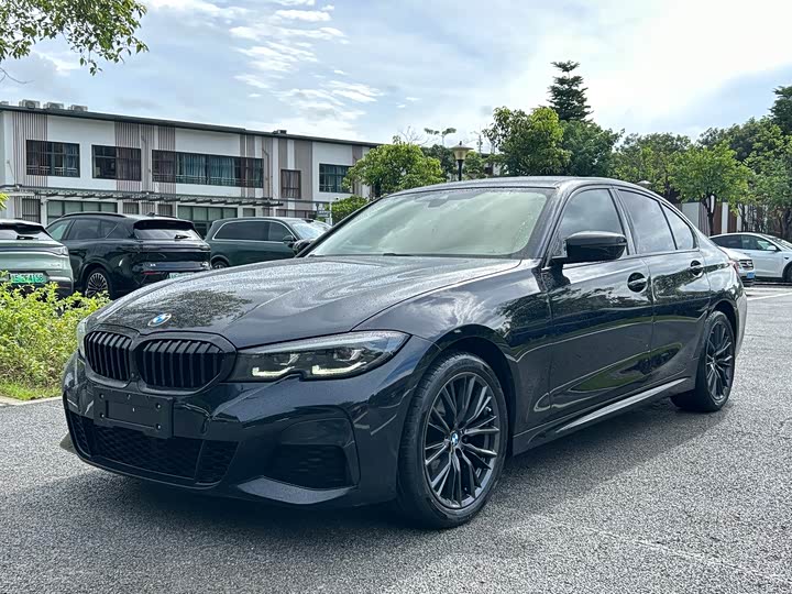 BMW 3 Series 2022 facelift 325i M Sports Night Package