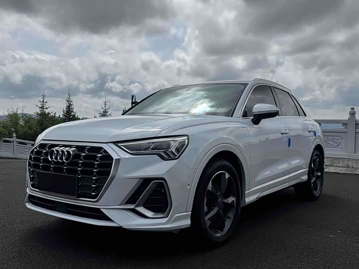 Audi Q3 2022 35 TFSI Fashionable and Dynamic