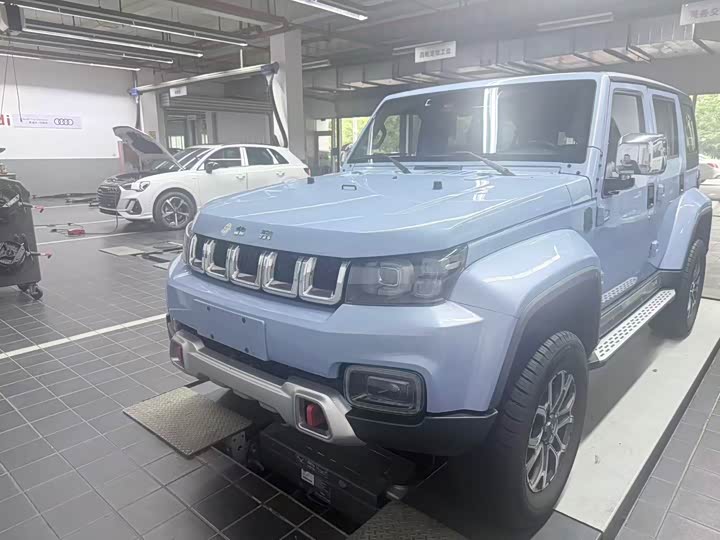 Beijing off-road BJ40 2023 2.0T automatic four-wheel drive city hunter version knight type
