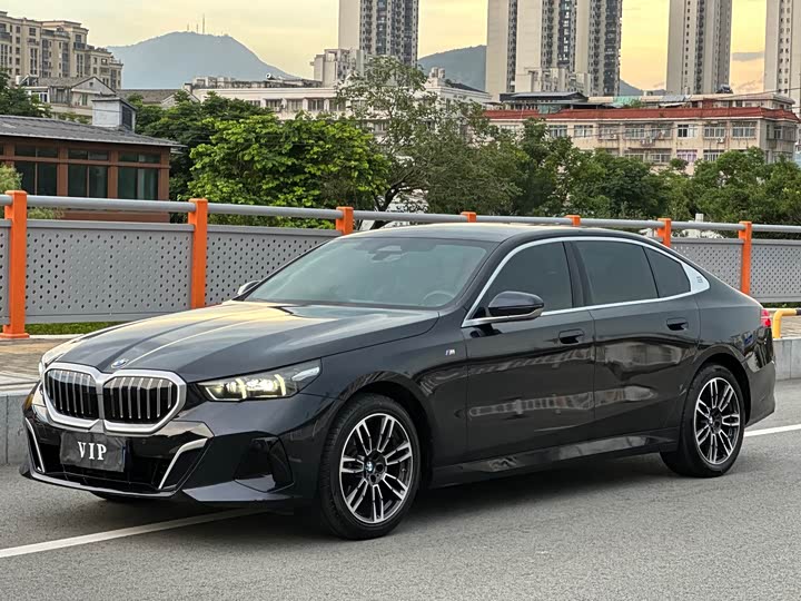 BMW 5 Series 2024 525Li M Sports Package