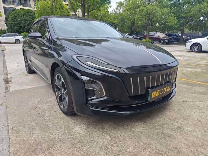 Hongqi E-QM5 2021 Charging Qixiang Edition