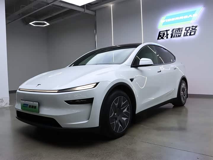 Model Y L 2025 long-range all-wheel drive version