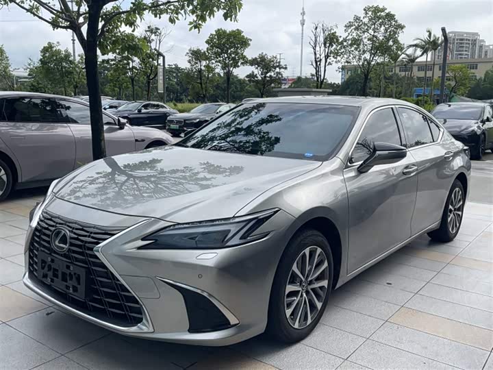 Lexus ES 2025 200 Premium Edition