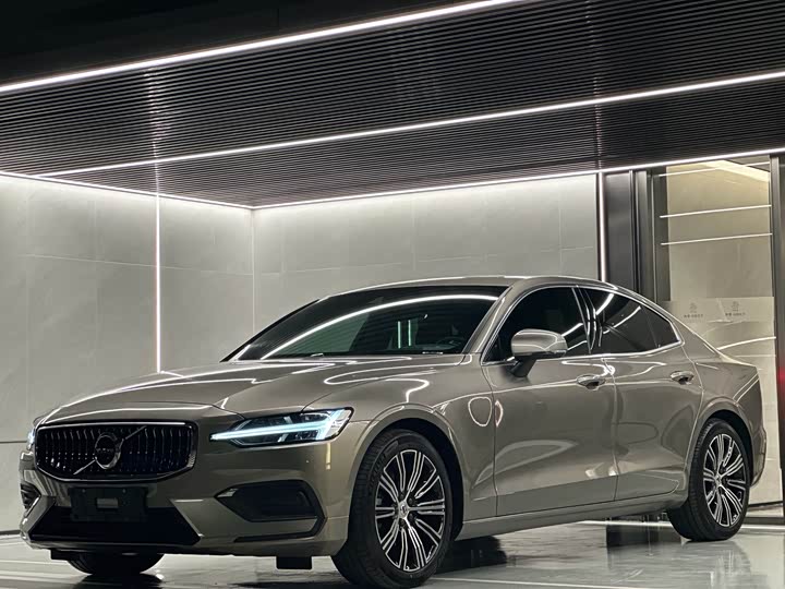 Volvo S60 2022 B4 Zhiyuan Luxury Edition