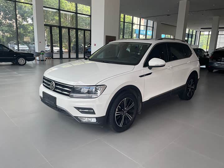 Tiguan L 2021 330TSI automatic two-wheel drive smart version