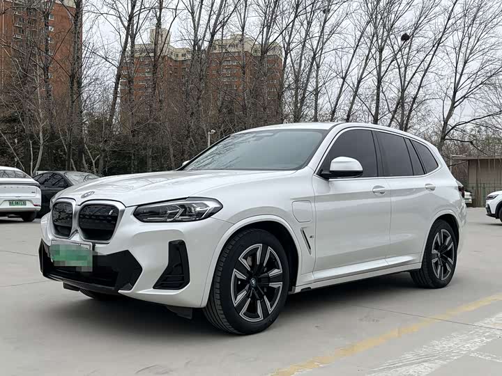 BMW iX3 2022 leading model