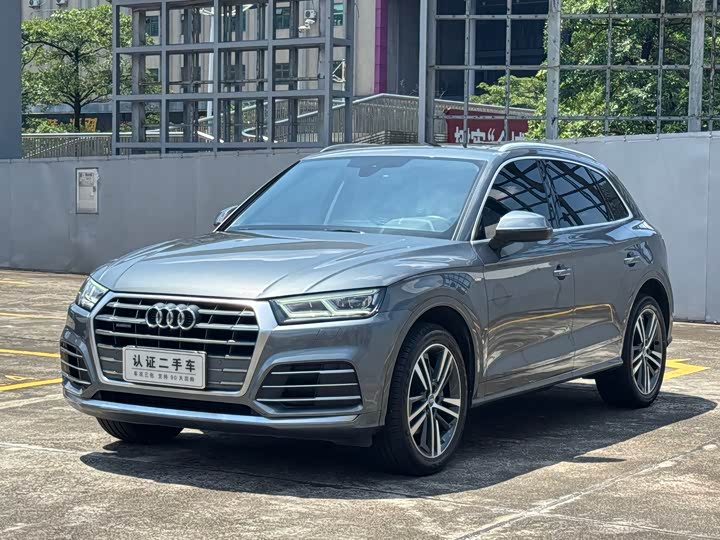 Audi Q5L 2020 40 TFSI enjoys fashionable style