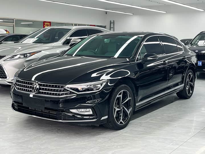 Magotan 2023 2 Million Edition 330TSI DSG Leading Model