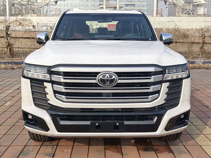 Land Cruiser (imported) 2026 4.0L automatic