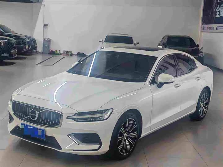 Volvo S60 2022 B4 Zhiyuan Luxury Edition