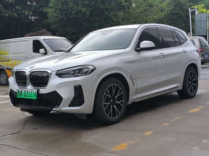BMW iX3 2024 leading model