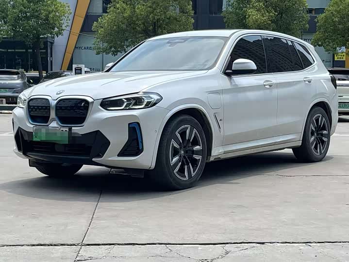 BMW iX3 2022 leading model