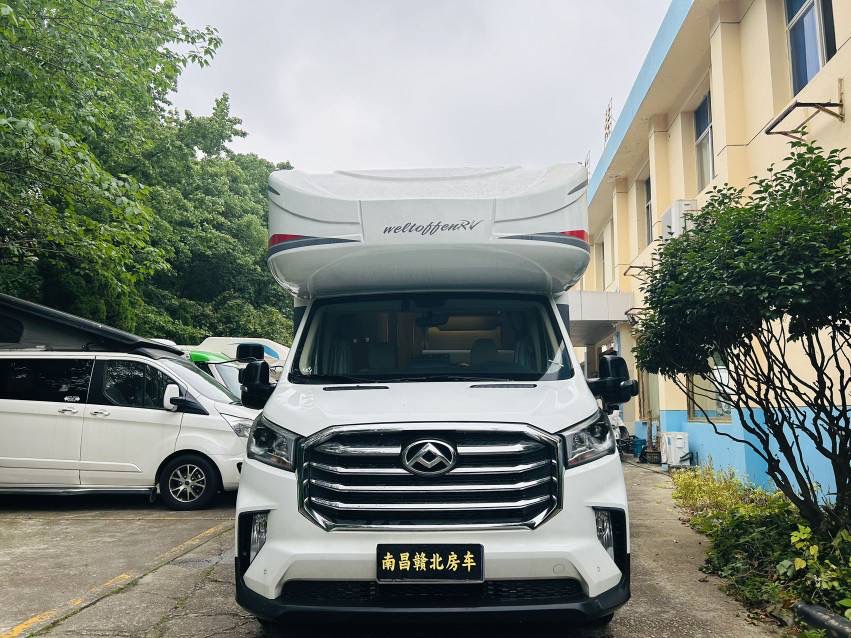 22-year-old Maxus V90C RV