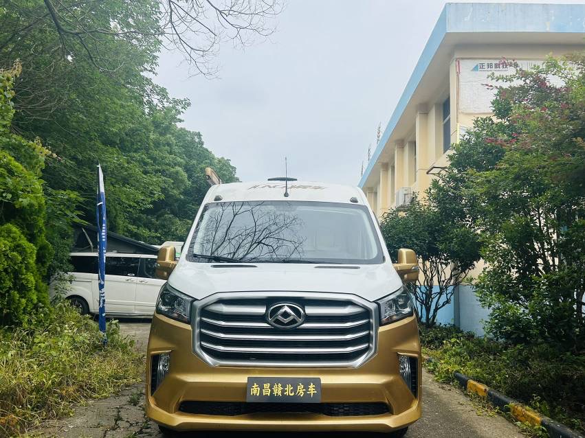 High-end customized version of Maxus V90