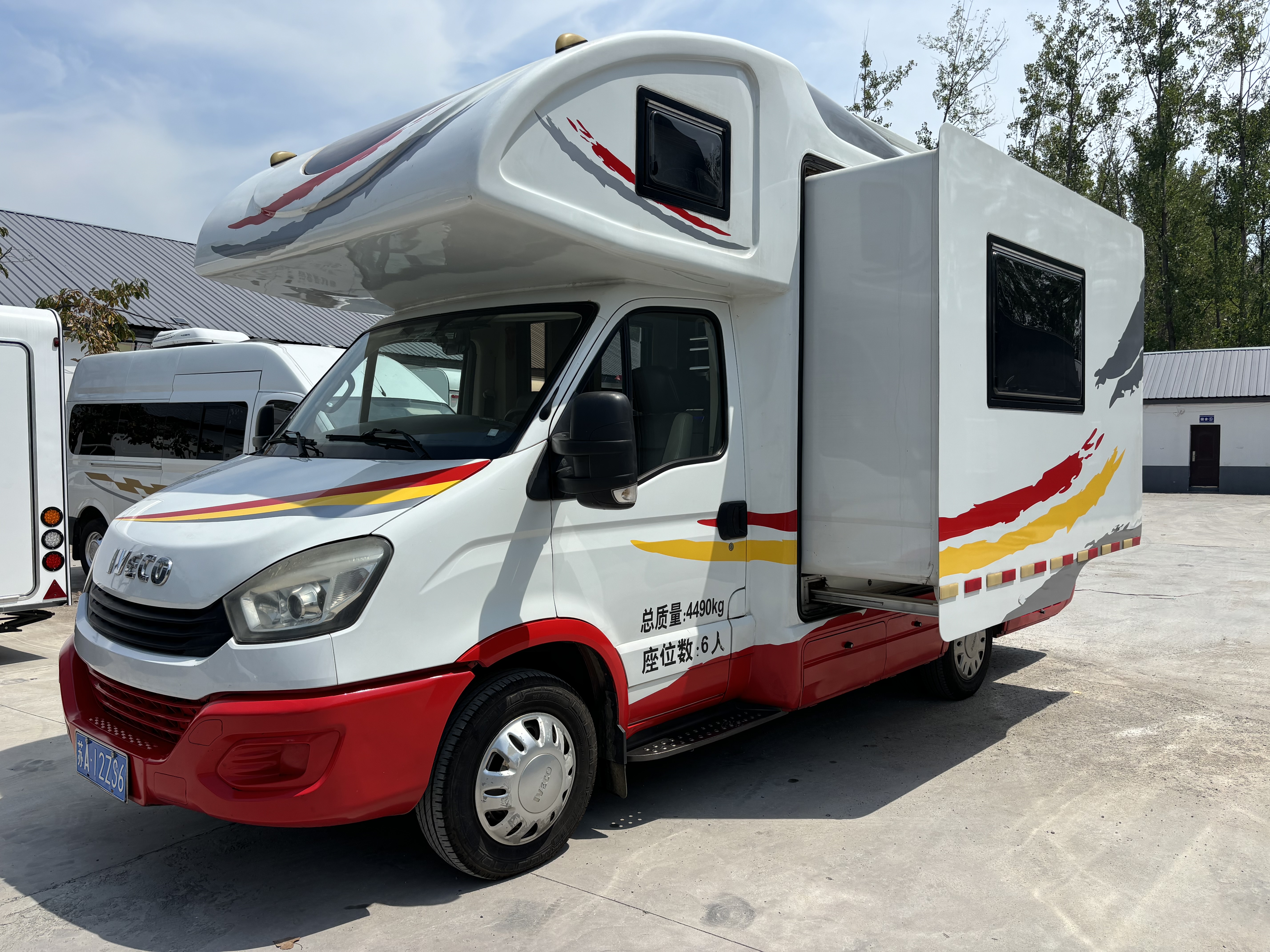 Iveco double expansion