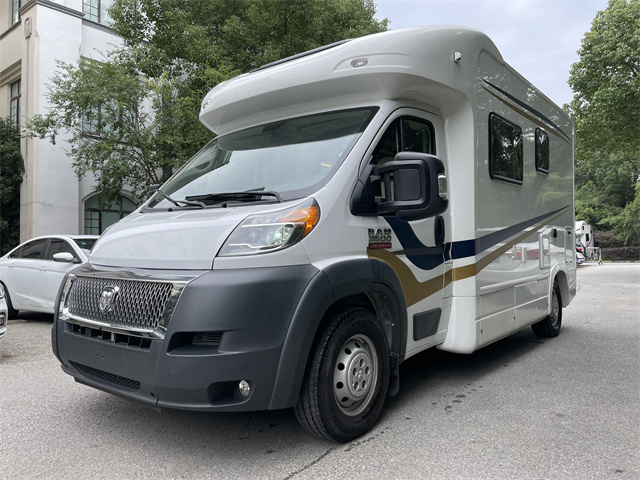 Dodge Ram RC600 C-type RV with small forehead